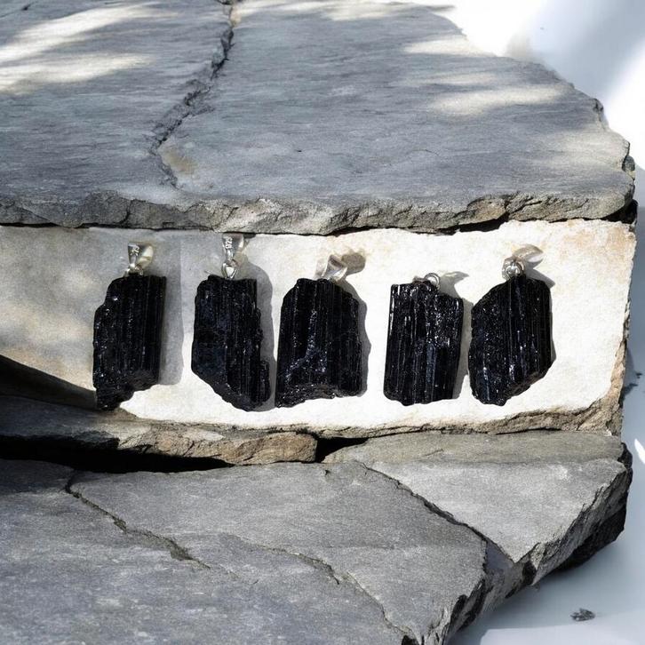 Toermalijn hangers ( 925), Verzamelen, Mineralen en Fossielen, Mineraal, Ophalen of Verzenden