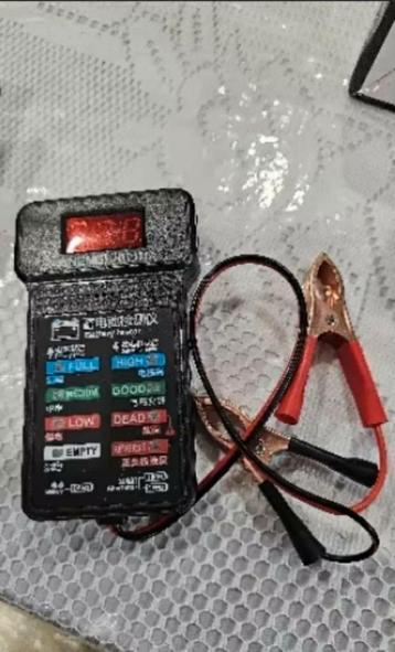 Digitale Autoaccutester met voltage en gezondheidsindicatie beschikbaar voor biedingen