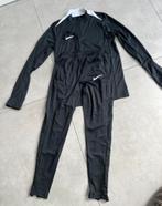 Zwarte nike trainingspak, Jongen of Meisje, Sport- of Zwemkleding, Ophalen of Verzenden, Zo goed als nieuw