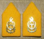 Setje kraagstukken Technische Troepen (gele achtergrond), Ophalen of Verzenden, Landmacht, Nederland, Embleem of Badge