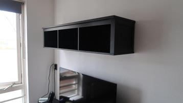 Gratis - Zwarte wandkast / hangkast met 3 vakken beschikbaar voor biedingen