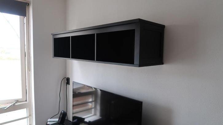 Gratis - Zwarte wandkast / hangkast met 3 vakken, Huis en Inrichting, Kasten | Wandmeubels, Minder dan 100 cm, Minder dan 150 cm