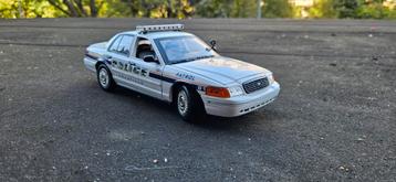1:18 Ford Crown Victoria Asheville Police Motormax  beschikbaar voor biedingen