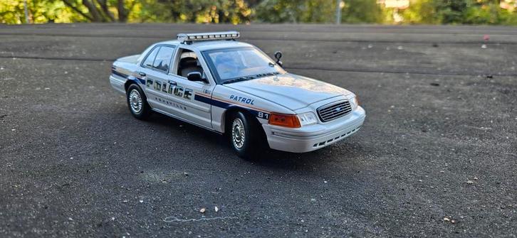1:18 Ford Crown Victoria Asheville Police Motormax, Hobby en Vrije tijd, Modelauto's | 1:18, Zo goed als nieuw, Auto, Motormax