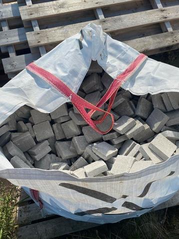 Betonblokjes tbv afstandhouders in Big Bags beschikbaar voor biedingen
