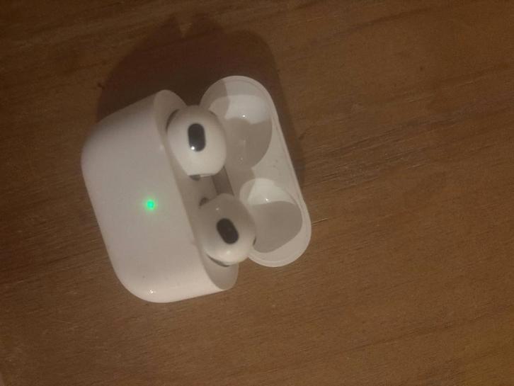 Apple Airpods 3e generatie incl. hoesje (gebrek linkeroor), Audio, Tv en Foto, Koptelefoons, Niet werkend, Op oor (supra aural)