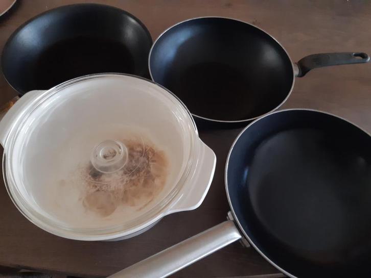 Diverse pannen, Huis en Inrichting, Keuken | Potten en Pannen, Gebruikt, Wok, Rvs, Inductieplaat, Keramische plaat, Ophalen
