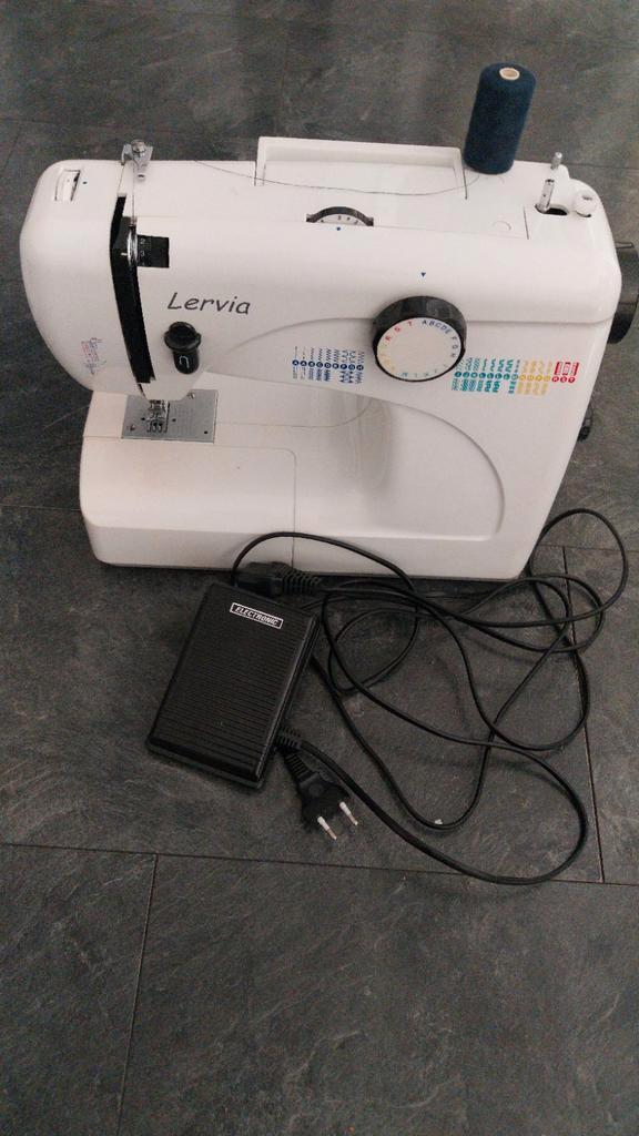 Lervia Naaimachine - Gebruikt, Hobby en Vrije tijd, Naaimachines en Toebehoren, Gebruikt, Naaimachine, Overige merken, Ophalen of Verzenden