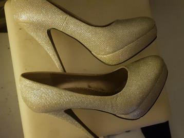Zilveren glitter pump, stiletto hak. Lopen heerlijk 40 beschikbaar voor biedingen