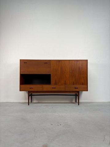 Vintage Dressoir van Hammink en de Kroon beschikbaar voor biedingen