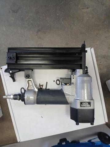 gereedschap,pneumatische tacker beschikbaar voor biedingen