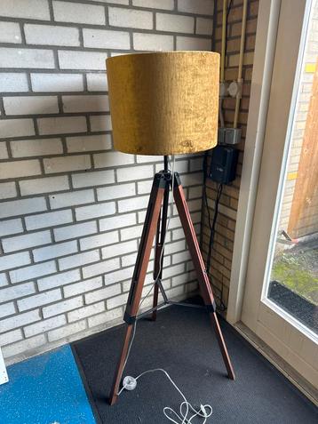 Staande lamp met E27 fitting beschikbaar voor biedingen