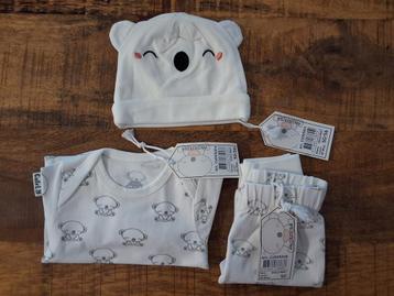 Babykleding | kraamcadeau  beschikbaar voor biedingen
