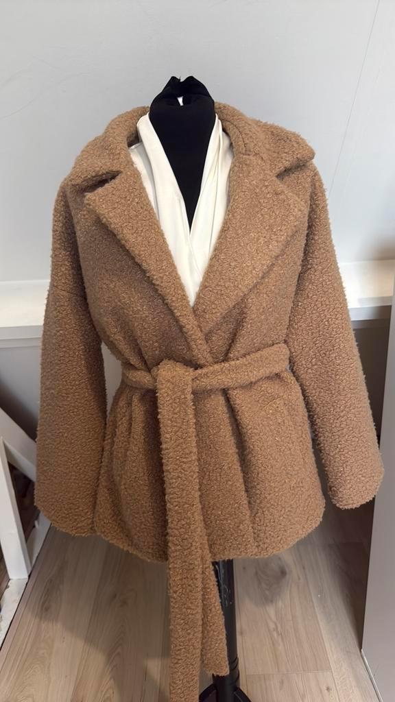 Ibana Rouge bouclé mantel 38 faux fur, Kleding | Dames, Jassen | Winter, Zo goed als nieuw, Maat 38/40 (M), Zwart, Ophalen of Verzenden
