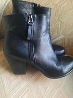 Zwarte enkellaarsjes met dierenprint - Maat 40, Ophalen of Verzenden, Zo goed als nieuw, Zwart, Lage of Enkellaarzen