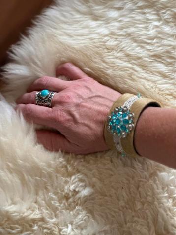 Lederen armband ibiza koeienhuid, concho blauw strass beschikbaar voor biedingen