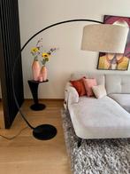 Zwarte booglamp met kap, Huis en Inrichting, Lampen | Vloerlampen, Ophalen, Zo goed als nieuw, Metaal, Modern