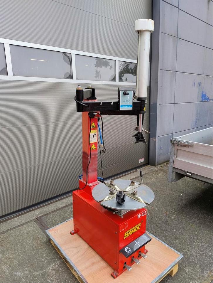 Samoc banden demonteer machine met hulparm!, Auto diversen, Autogereedschap, Gebruikt, Ophalen