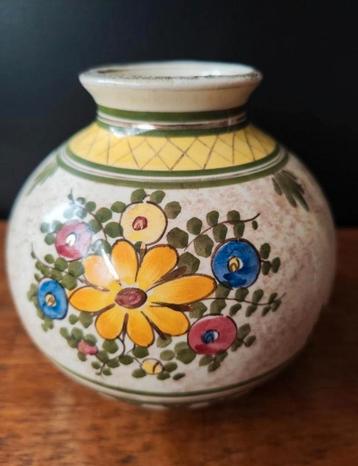 Midcentury rijk gedecoreerd keramieken vaasje, 13 cm hoog beschikbaar voor biedingen