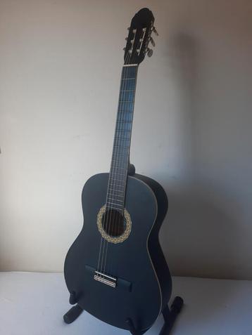 Mooie zwarte klassieke gitaar Zeer goed voor les Met hoes beschikbaar voor biedingen