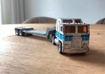 Kennworth truck plus dieplader van Matchbox uit 1981 beschikbaar voor biedingen