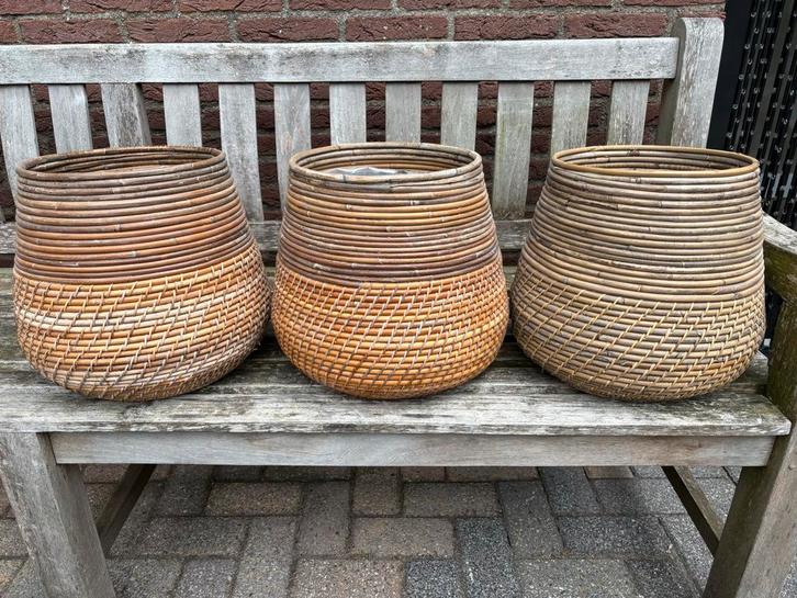 3 Rieten Plantenpotten - Zo Goed Als Nieuw, Huis en Inrichting, Woonaccessoires | Schalen en Manden, Zo goed als nieuw, Mand, Rond