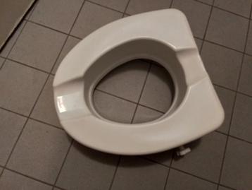 Toiletverhoger in goede staat beschikbaar voor biedingen