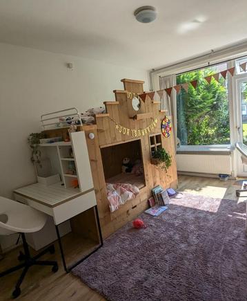Stapelbed trapgevel Vogelhuisbed Saartje Prum beschikbaar voor biedingen