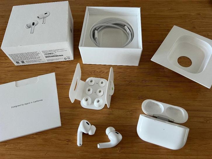 Apple AirPods Pro 2 (USB-C) in uitstekende staat, Telecommunicatie, Mobiele telefoons | Oordopjes, Gebruikt, In gehoorgang (in-ear)
