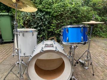 PEARL Hoshino 4-del. 22-13-16f-14sn..75,- .. En Sonor ketels beschikbaar voor biedingen