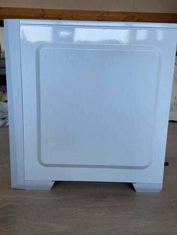 Aerocool PC Case met 1 fan zonder rgb, voorkant heeft rgb beschikbaar voor biedingen