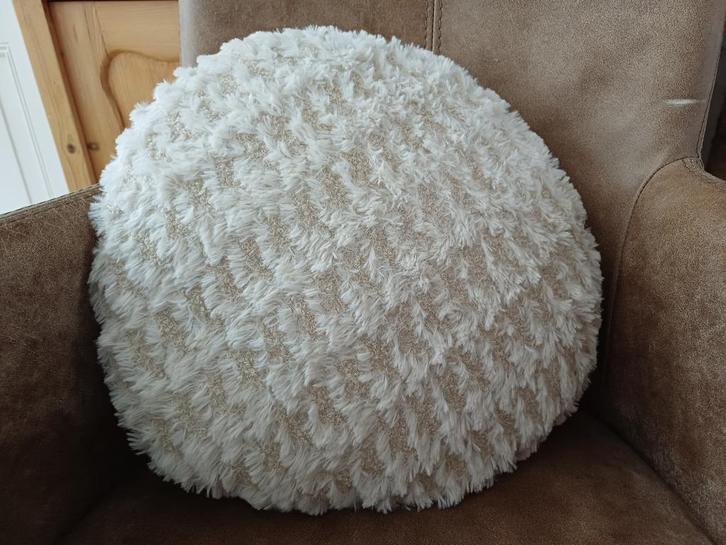 NIEUW: rond fluffy crème kussen, 40 cm + verzend. 5 EURO, Huis en Inrichting, Woonaccessoires | Kussens, Nieuw, Overige kleuren