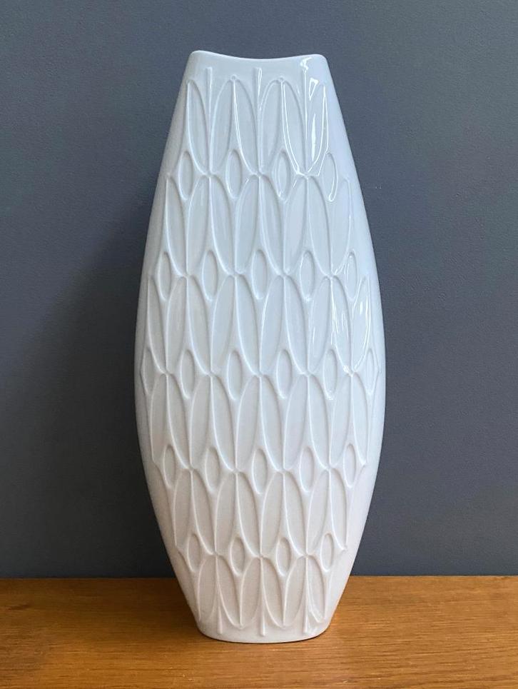 60 70's VAAS NR 16 wit porselein Grote vaas Alka Kunst Bavar, Huis en Inrichting, Woonaccessoires | Vazen, Gebruikt, Wit, Minder dan 50 cm