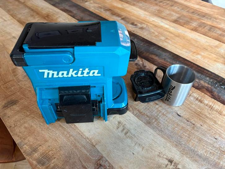 Makita Koffiezetapparaat 18V/14,4V/12V - Ideaal voor onderwe, Witgoed en Apparatuur, Koffiezetapparaten, Gebruikt, Gemalen koffie