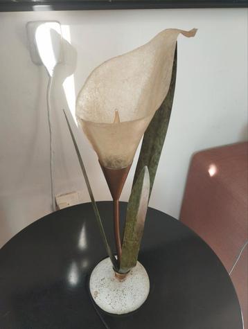 Unieke bloemvormige tafellamp -decoratief en sfeervol beschikbaar voor biedingen