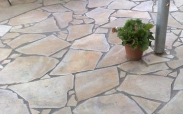 prachtige flagstones Solnhofer voor een mediterraanse sfeer beschikbaar voor biedingen