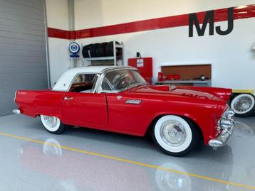 Ford Thunderbird (1955) 1:18 Road Legends Rood MJ beschikbaar voor biedingen