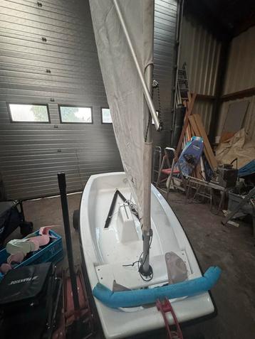 Optimist zeilboot + strandtrailer beschikbaar voor biedingen