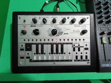 XOXBOX 303 - DÉ ROLAND TB 303 KLOON € 450,- beschikbaar voor biedingen