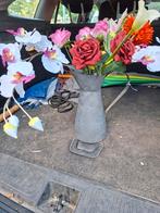Tinnen kan met kunstbloemen, Huis en Inrichting, Woonaccessoires | Vazen, Overige materialen, Gebruikt, Overige kleuren, Ophalen of Verzenden