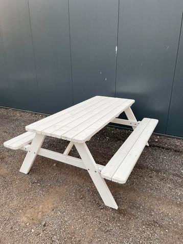 Witte picknicktafel. Opruiming!! 180 cm. 6 personen beschikbaar voor biedingen