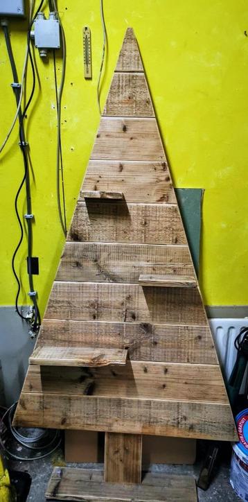 Houten Kerstboom  beschikbaar voor biedingen