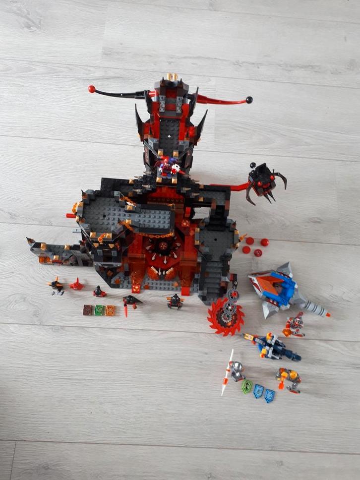 Lego Nexo Knights 70323 Jestro's Volcano Lair!, Kinderen en Baby's, Speelgoed | Duplo en Lego, Zo goed als nieuw, Lego, Ophalen of Verzenden