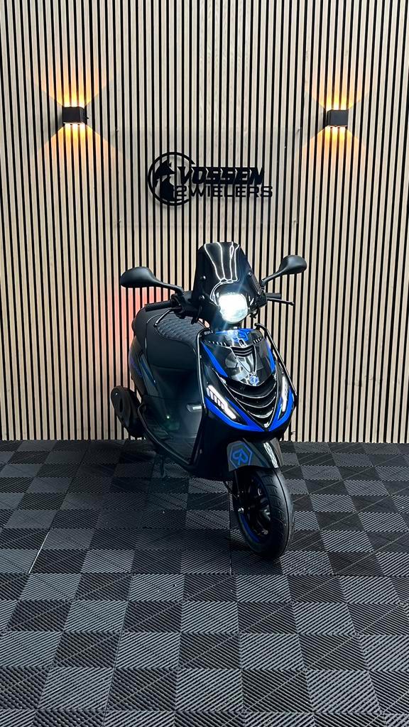 Piaggio Zip | Black & Blue Edition | 192 KM  | Kickstart, Fietsen en Brommers, Scooters | Piaggio, Zo goed als nieuw, Zip, Maximaal 45 km/u