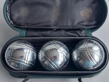 Jeu de Boules set. Petanque 3 ballen in etui beschikbaar voor biedingen