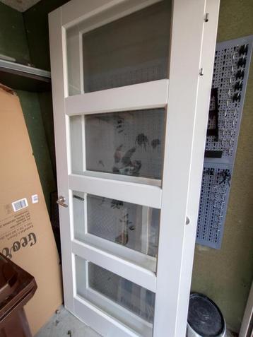 binnendeur met glas wit beschikbaar voor biedingen