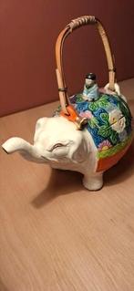 Vintage keramische olifantentheepot met bamboehandvat., Antiek en Kunst, Verzenden