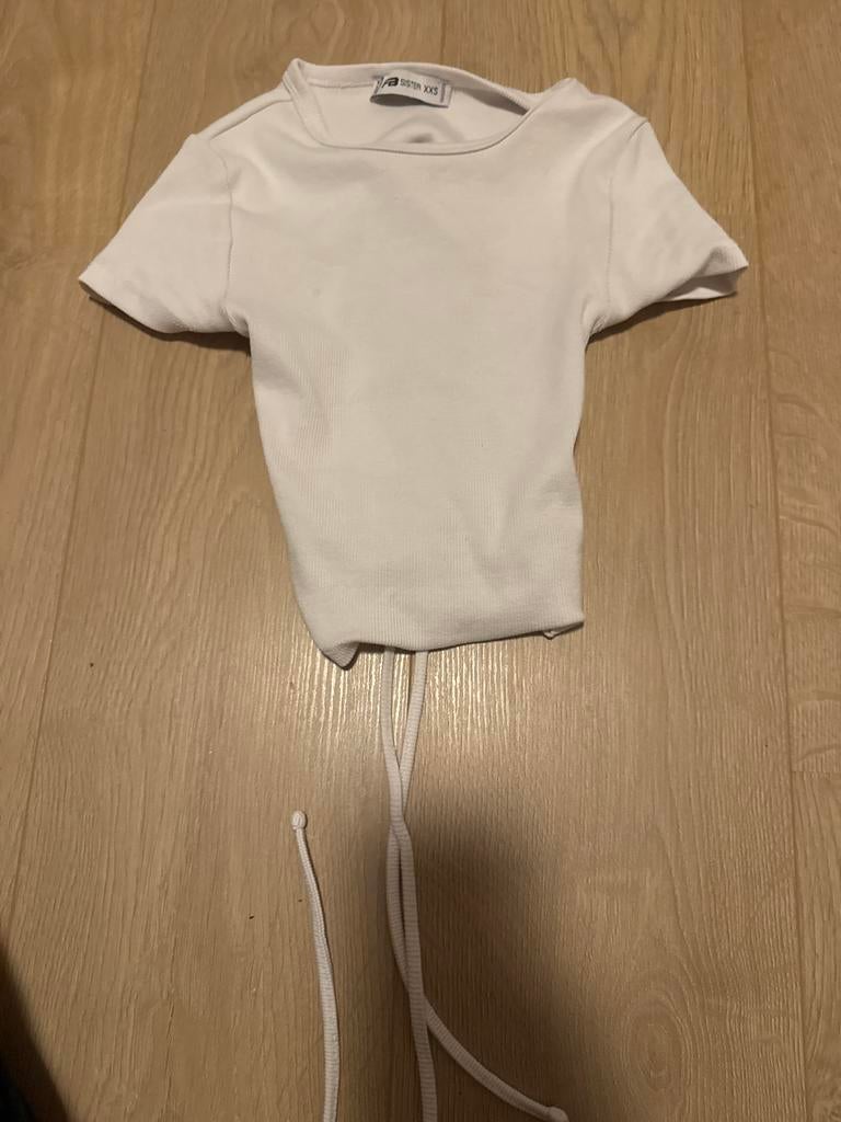 Wit Topje met Open Rug - Sister XXS, Wit, Ophalen of Verzenden, Zo goed als nieuw, Korte mouw