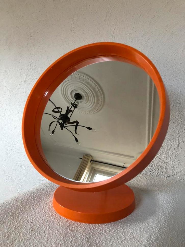 Zgan vintage spiegel 29 cm oranje make-up., Antiek en Kunst, Antiek | Spiegels, Minder dan 50 cm, Minder dan 100 cm, Rond, Ophalen