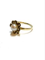 14k gouden ring met een parel, 18 tot 19, Ophalen of Verzenden, Zo goed als nieuw, Dame